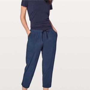 Lululemon Navy Final Play Crop 23” Joggers Pants Size 8
Lightweight